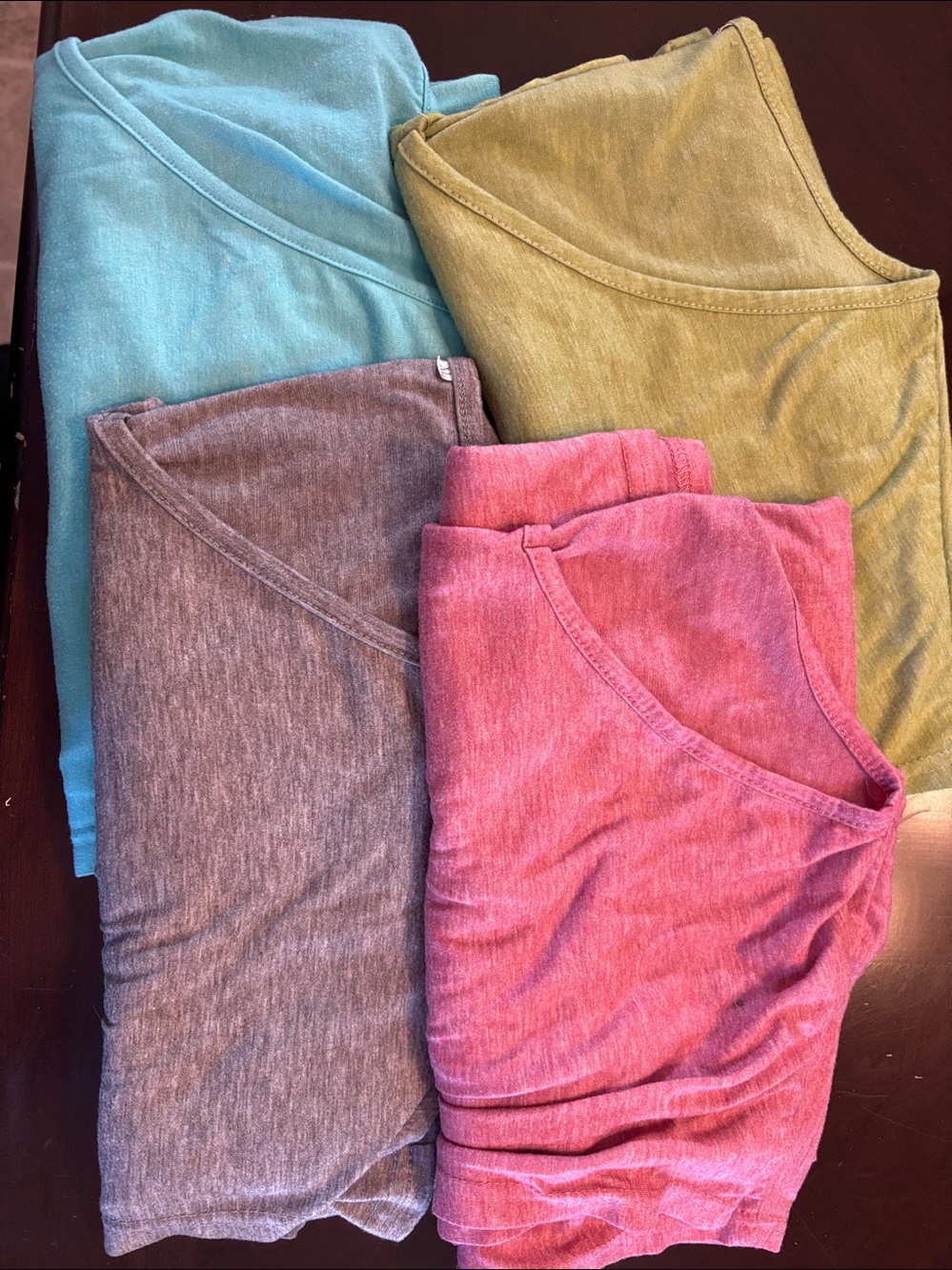 4 pk Relaxed V-Neck Short Sleeve Tees